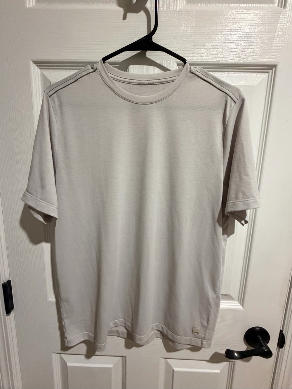 Vuori Small Men's Crewneck T-Shirt in Light Gray